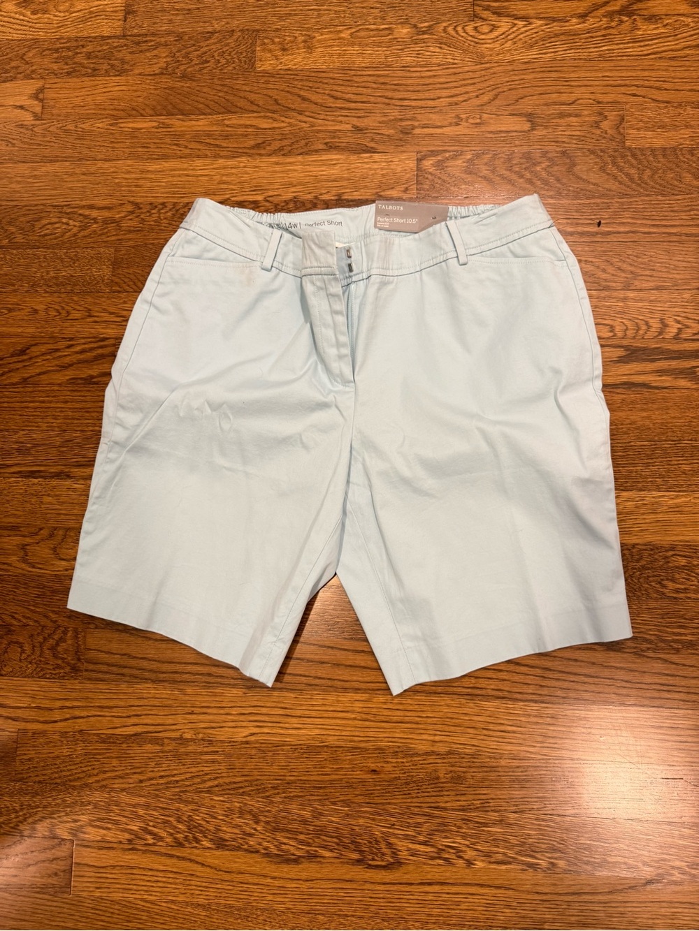 Talbots Perfect Short. 10.5. Light Blue. NWT with Some Stain. Cotton Blend.